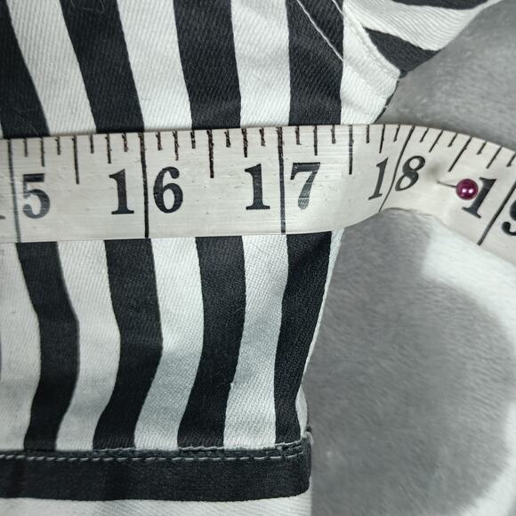 Jacket Womens Medium Black White Striped Cropped Button Stretch FAVLUX - Picture 6 of 12
